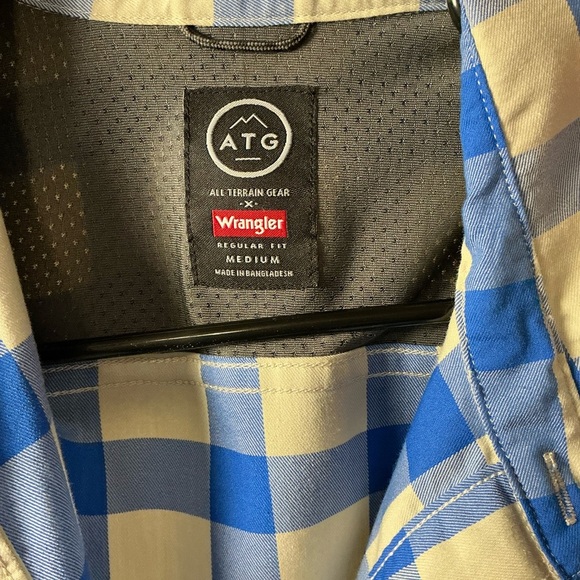 Wrangler All Terrain Gear Button Down Blue and Cream Checkered Shirt - Picture 7 of 9